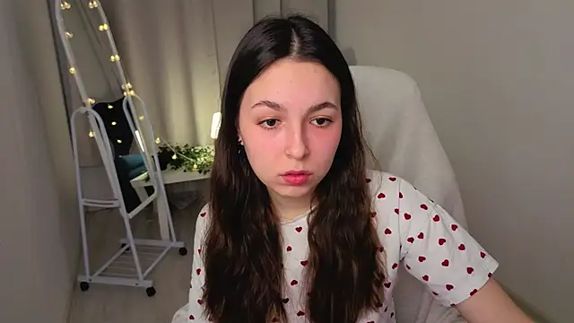 BellaThery online show from 02/22/26, 05:43