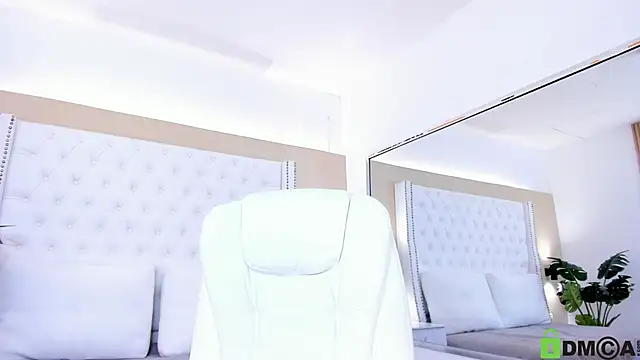 Mackenzie17 online show from 03/06/26, 04:07