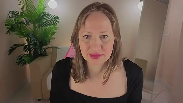 Snapshot of Elizabeth_Andersonn chatting on 03/03/26, 01:45 Elizabeth Andersonn online show from 03/03/26, 01:45