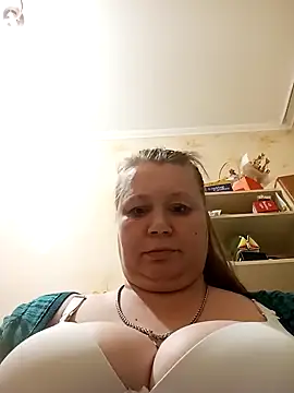 KiraStanton online show from 04/14/26, 06:57