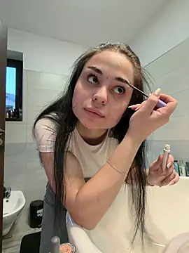 Snapshot of Olivia_Noor chatting on 04/28/26, 05:17 Olivia Noor online show from 04/28/26, 05:17