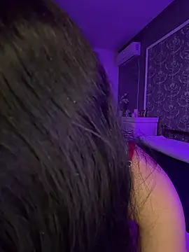 Olivia Noor online show from 04/17/26, 11:40