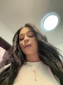 Snapshot of Olivia_Noor chatting on 05/04/26, 08:22 Olivia Noor online show from 05/04/26, 08:22