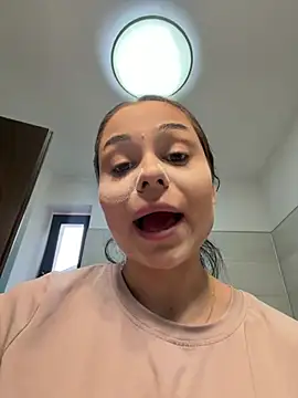 Snapshot of Olivia_Noor chatting on 06/12/26, 03:21 Olivia Noor online show from 06/12/26, 03:21