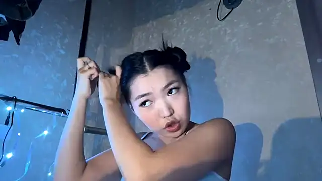 Snapshot of MeiMoon chatting on 02/21/26, 11:45 MeiMoon online show from 02/21/26, 11:45