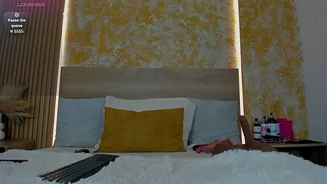 julietta pink online show from 04/10/26, 11:28