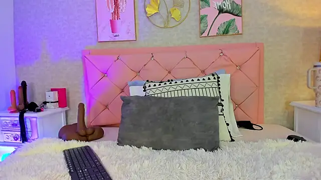 julietta pink online show from 04/29/26, 08:18