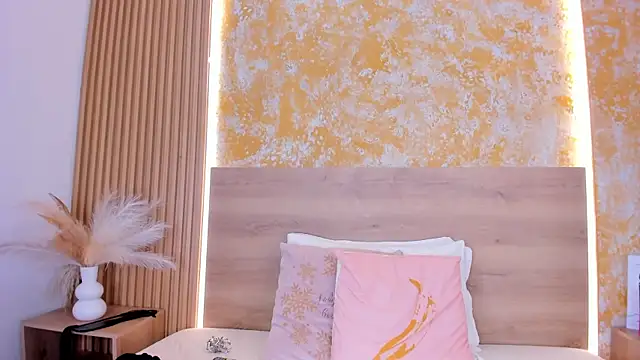 Snapshot of julietta_pink chatting on 07/11/26, 04:29 julietta pink online show from 07/11/26, 04:29