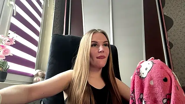 Snapshot of TinyTifa chatting on 02/23/26, 10:27 TinyTifa online show from 02/23/26, 10:27