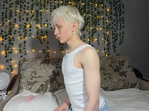 TwinkRyder online show from 03/11/26, 12:21