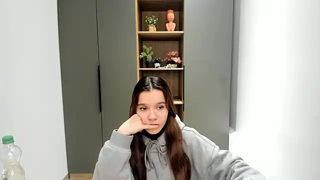 Snapshot of LouanneBrant chatting on 02/21/26, 12:18 LouanneBrant online show from 02/21/26, 12:18