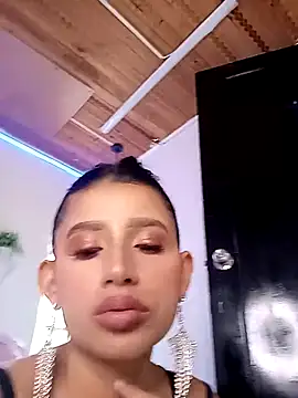 milk chloe  online show from 03/25/26, 06:40