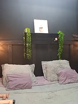 milk chloe  online show from 04/21/26, 01:50