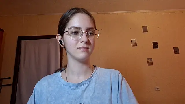 Snapshot of Katelemon chatting on 06/14/26, 02:07 Katelemon online show from 06/14/26, 02:07
