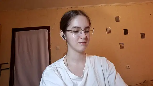 Snapshot of Katelemon chatting on 06/08/26, 01:11 Katelemon online show from 06/08/26, 01:11