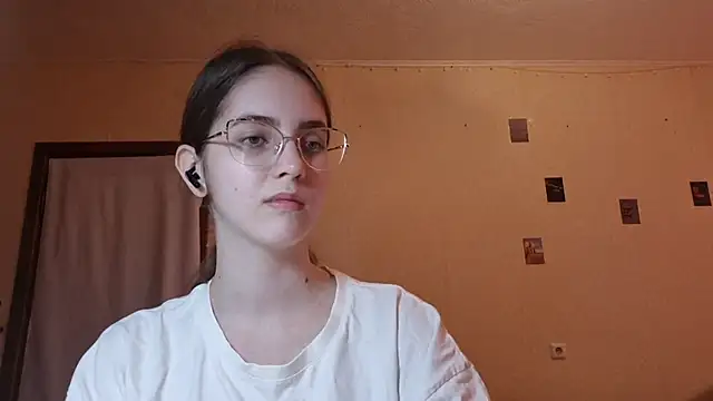 Snapshot of Katelemon chatting on 07/13/26, 01:32 Katelemon online show from 07/13/26, 01:32