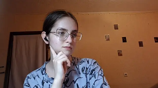 Snapshot of Katelemon chatting on 06/24/26, 02:26 Katelemon online show from 06/24/26, 02:26