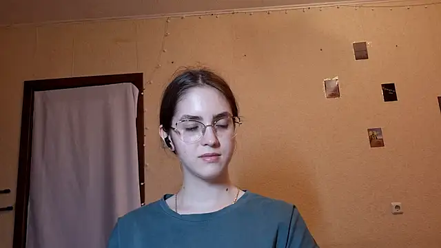 Snapshot of Katelemon chatting on 06/03/26, 02:33 Katelemon online show from 06/03/26, 02:33