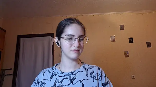 Snapshot of Katelemon chatting on 06/17/26, 03:22 Katelemon online show from 06/17/26, 03:22