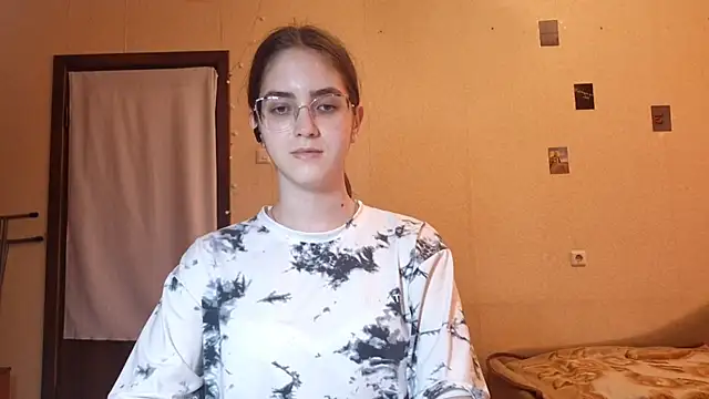Snapshot of Katelemon chatting on 07/16/26, 10:45 Katelemon online show from 07/16/26, 10:45