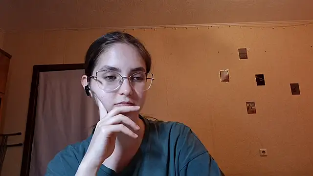 Snapshot of Katelemon chatting on 06/21/26, 03:29 Katelemon online show from 06/21/26, 03:29
