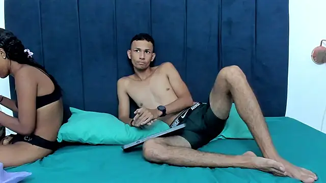 Snapshot of saul_y_saray chatting on 03/28/26, 07:48 saul y saray online show from 03/28/26, 07:48