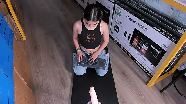 Snapshot of Ambarina_ chatting on 05/07/26, 11:35 Ambarina online show from 05/07/26, 11:35