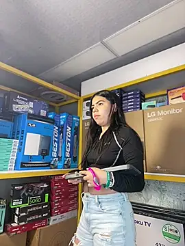Snapshot of Ambarina_ chatting on 07/17/26, 11:18 Ambarina online show from 07/17/26, 11:18