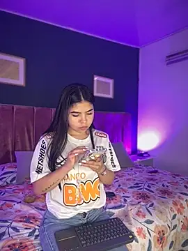 Snapshot of Ambarina_ chatting on 06/13/26, 11:41 Ambarina online show from 06/13/26, 11:41