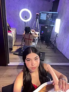 Snapshot of Ambarina_ chatting on 04/30/26, 11:39 Ambarina online show from 04/30/26, 11:39