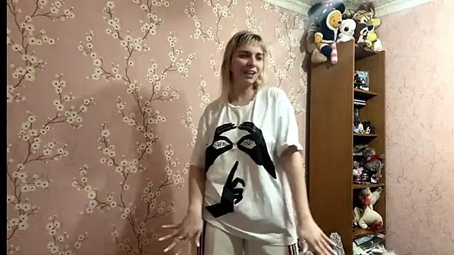 LiraDreamX online show from 04/03/26, 03:18