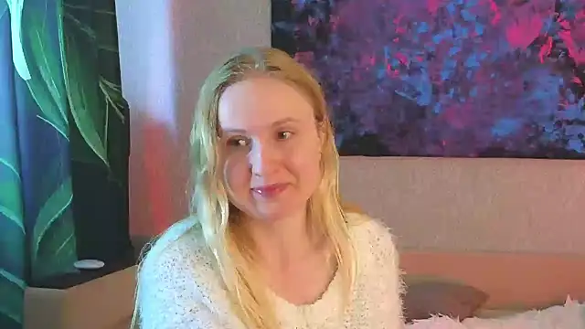 Snapshot of Lanavi_Smile chatting on 06/17/26, 06:13 Lanavi Smile online show from 06/17/26, 06:13