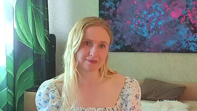 Snapshot of Lanavi_Smile chatting on 06/19/26, 06:19 Lanavi Smile online show from 06/19/26, 06:19