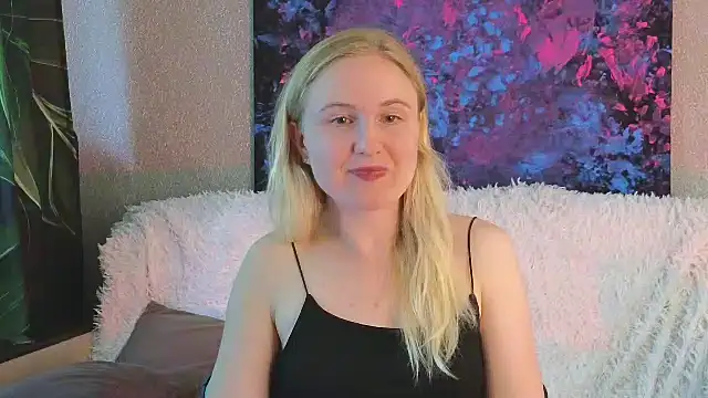 Snapshot of Lanavi_Smile chatting on 07/15/26, 06:20 Lanavi Smile online show from 07/15/26, 06:20