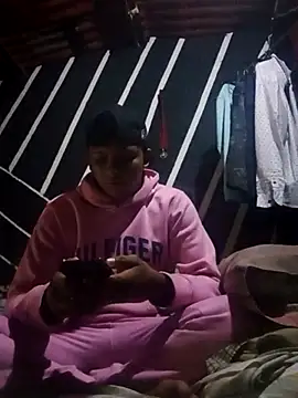 zeus23cm1 online show from 02/24/26, 12:39