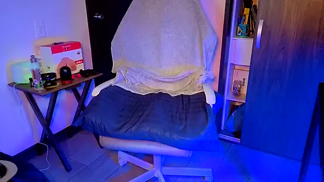 Snapshot of Wheeler_Green chatting on 04/10/26, 02:18 Wheeler Green online show from 04/10/26, 02:18