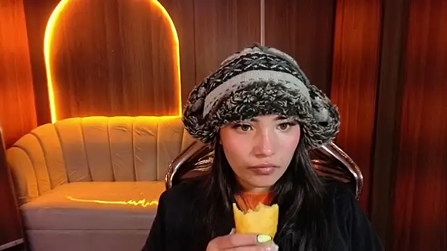 Daphne nicole b online show from 05/09/26, 01:03