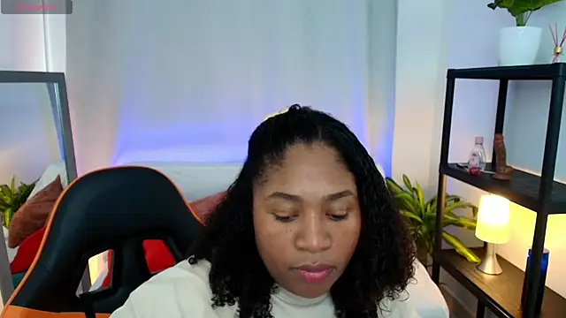 Snapshot of Megan-Small chatting on 02/24/26, 07:37 Megan-Small online show from 02/24/26, 07:37