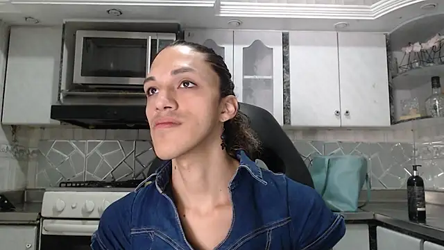 CrisOzzz online show from 05/17/26, 05:46
