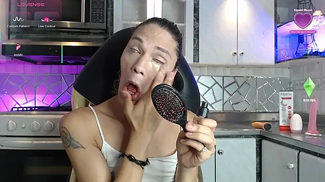 CrisOzzz online show from 05/07/26, 07:06