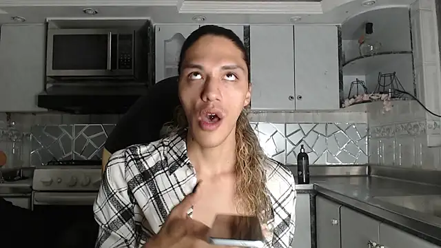 CrisOzzz online show from 04/08/26, 11:39