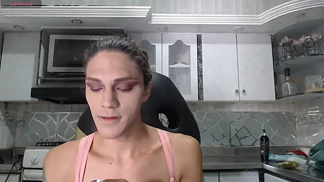CrisOzzz online show from 05/08/26, 05:39