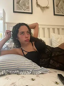 Louisemaisie online show from 04/16/26, 08:42