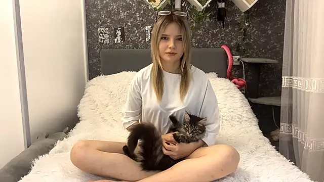 Snapshot of SofiaMarken chatting on 02/28/26, 01:44 SofiaMarken online show from 02/28/26, 01:44