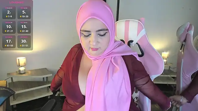 Snapshot of HijabiMilff chatting on 04/30/26, 03:19 HijabiMilff online show from 04/30/26, 03:19