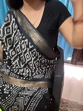 Snapshot of Queenlipx chatting on 02/21/26, 11:34 Queenlipx online show from 02/21/26, 11:34