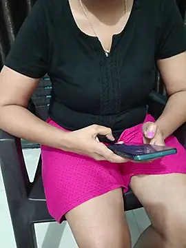 Queenlipx online show from 03/25/26, 04:06