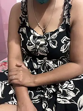 Snapshot of Queenlipx chatting on 02/25/26, 04:07 Queenlipx online show from 02/25/26, 04:07