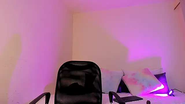 MIAA ROBERTSS online show from 04/17/26, 06:05