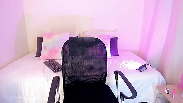 MIAA ROBERTSS online show from 03/20/26, 06:03